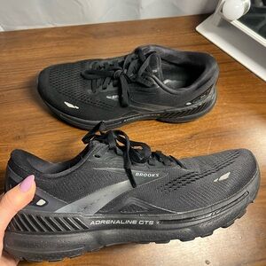 Women’s Brooks Sneakers - Black Size 9.5